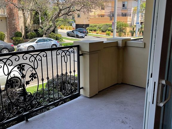 4th image of 11911 1/2 Mayfield St #102
