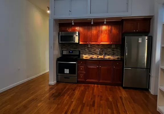 5th image of 55 Tiemann Pl #3