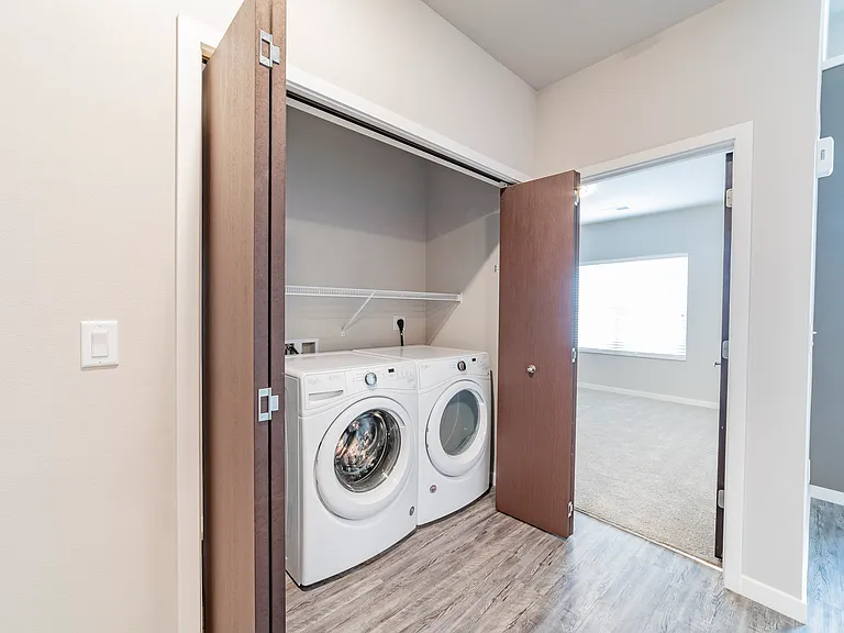 Mammoth Springs Apartments & Townhomes — Photo 15