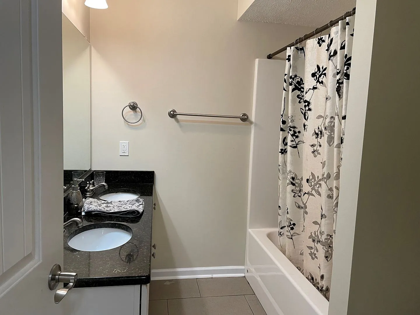 3 Level Townhome off English Tavern Road — Photo 1