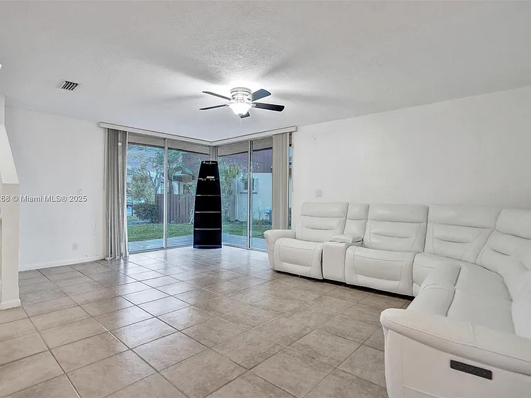 1233 Hampton Blvd — Photo 31