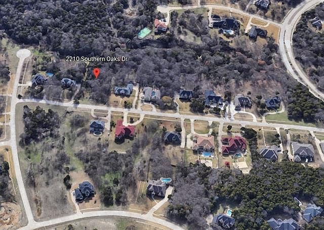 2nd image of 2210 Southern Oaks Dr