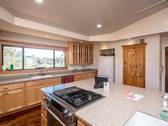 2nd image of 2055 Jamaica Blvd S