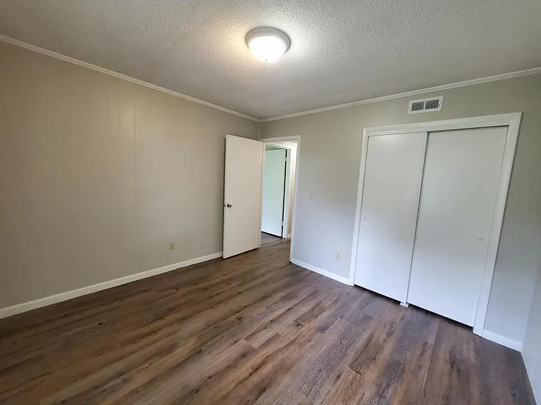 110 Gibson St #4 — Photo 13