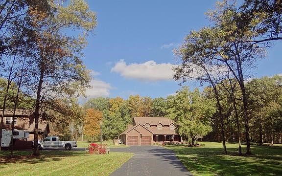 EXTEROR FRONT WITH HOME AND GUEST LODGE