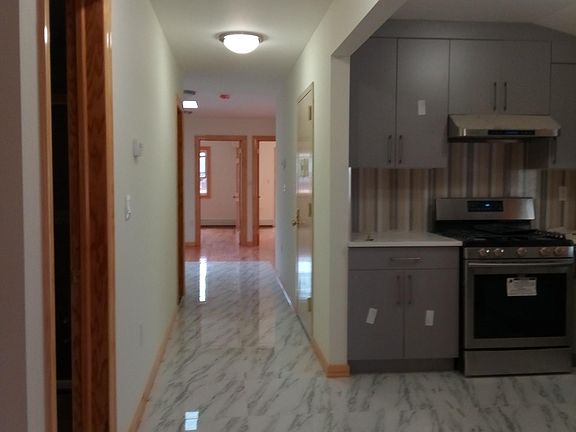 2nd image of 75 Dahlgren Pl #2