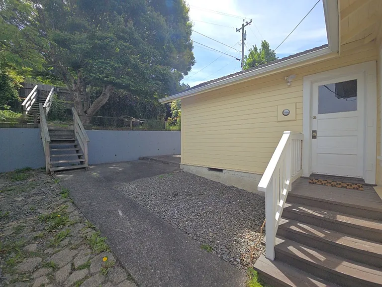 526 B St — Photo 16