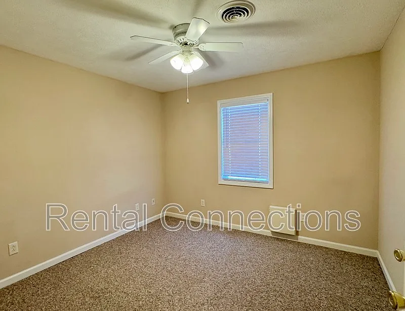 3 bed, 2.0 bath, $1,400 — Photo 4
