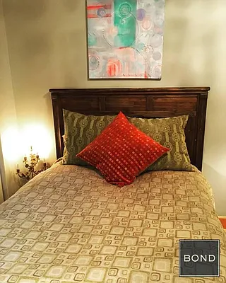 Rented by Bond New York | media 78