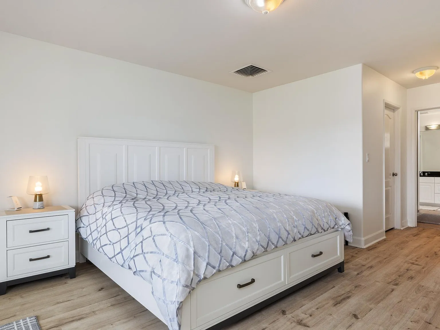 3 bed, 1625 sqft, $6,500 — Photo 2