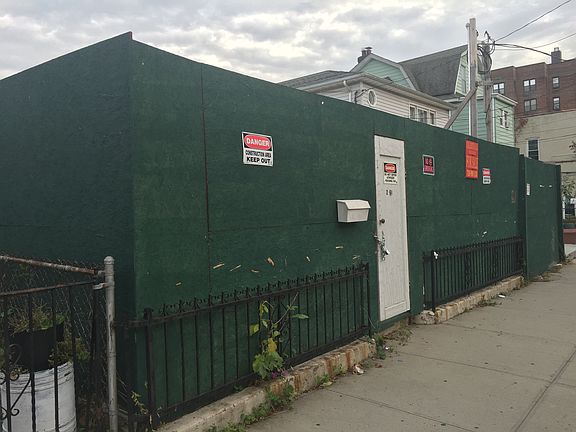 3rd image of 2261 E 13th St