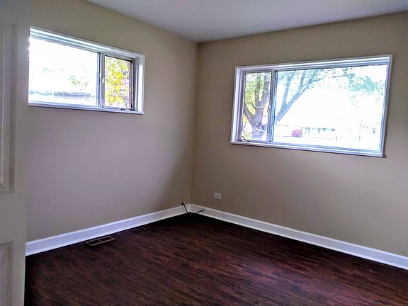 3rd image of 215 Illinois Blvd