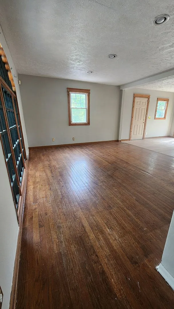 Spacious 4 bedroom — Photo 4