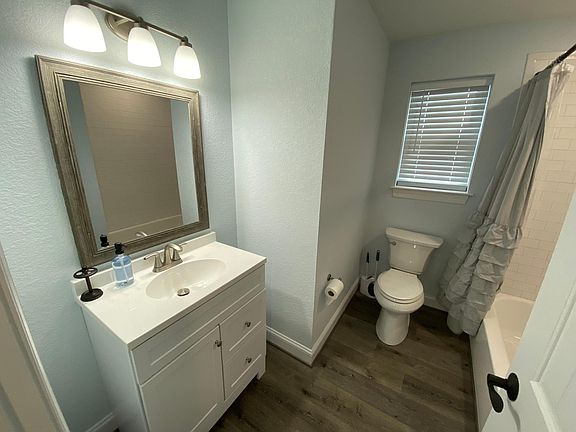Unit 2 full bathroom