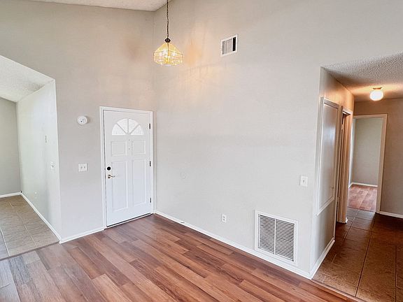 4th image of 2233 Newt St
