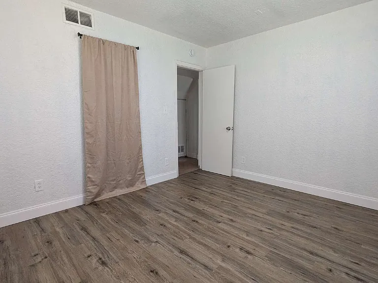 810 Laurel St — Photo 8
