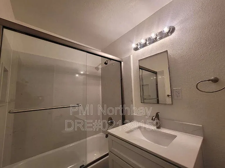 1019 Wallace St — Photo 12