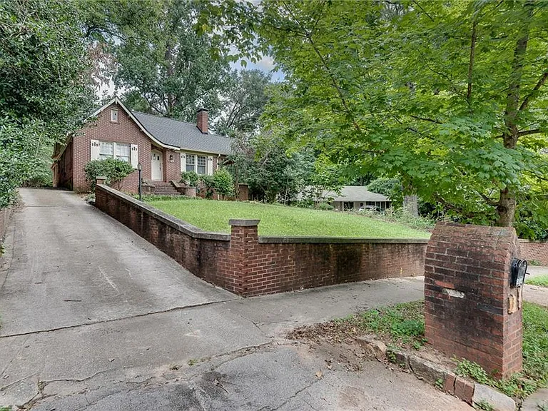 1424 Emory Rd NE — Photo 1