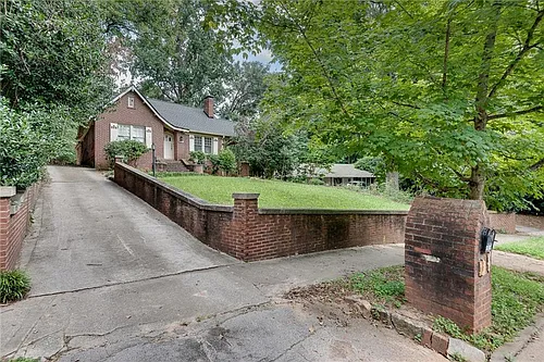 1424 Emory Rd NE Photo 1