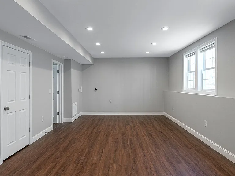 445 Admiral St — Photo 26