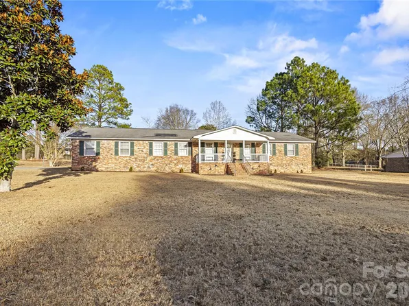 1904 Dixon Ln, Camden, SC 29020
