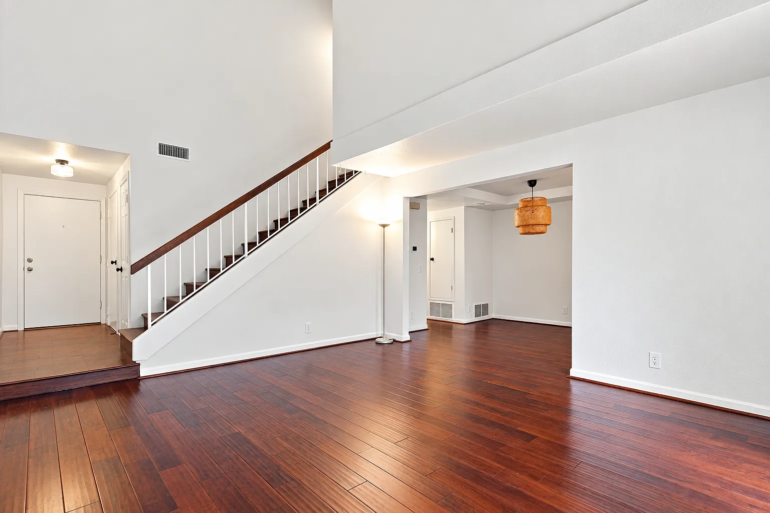 2 bed, 2.5 bath, 1150 sqft, $3,500 — Photo 3