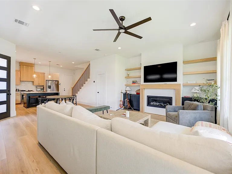18 Sidney St #A — Photo 4