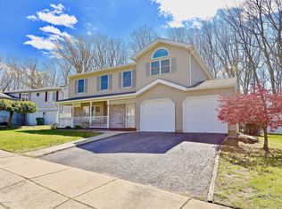 16 Deer Hollow Dr, Howell, NJ
