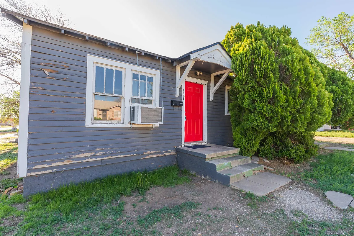Building Photo - 821 S Travis St #2