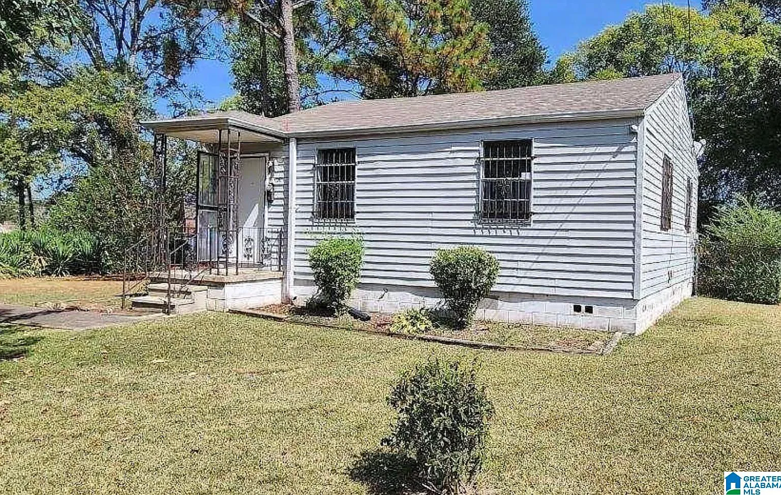 2 bed, 1.0 bath, $1,050 — Photo 1