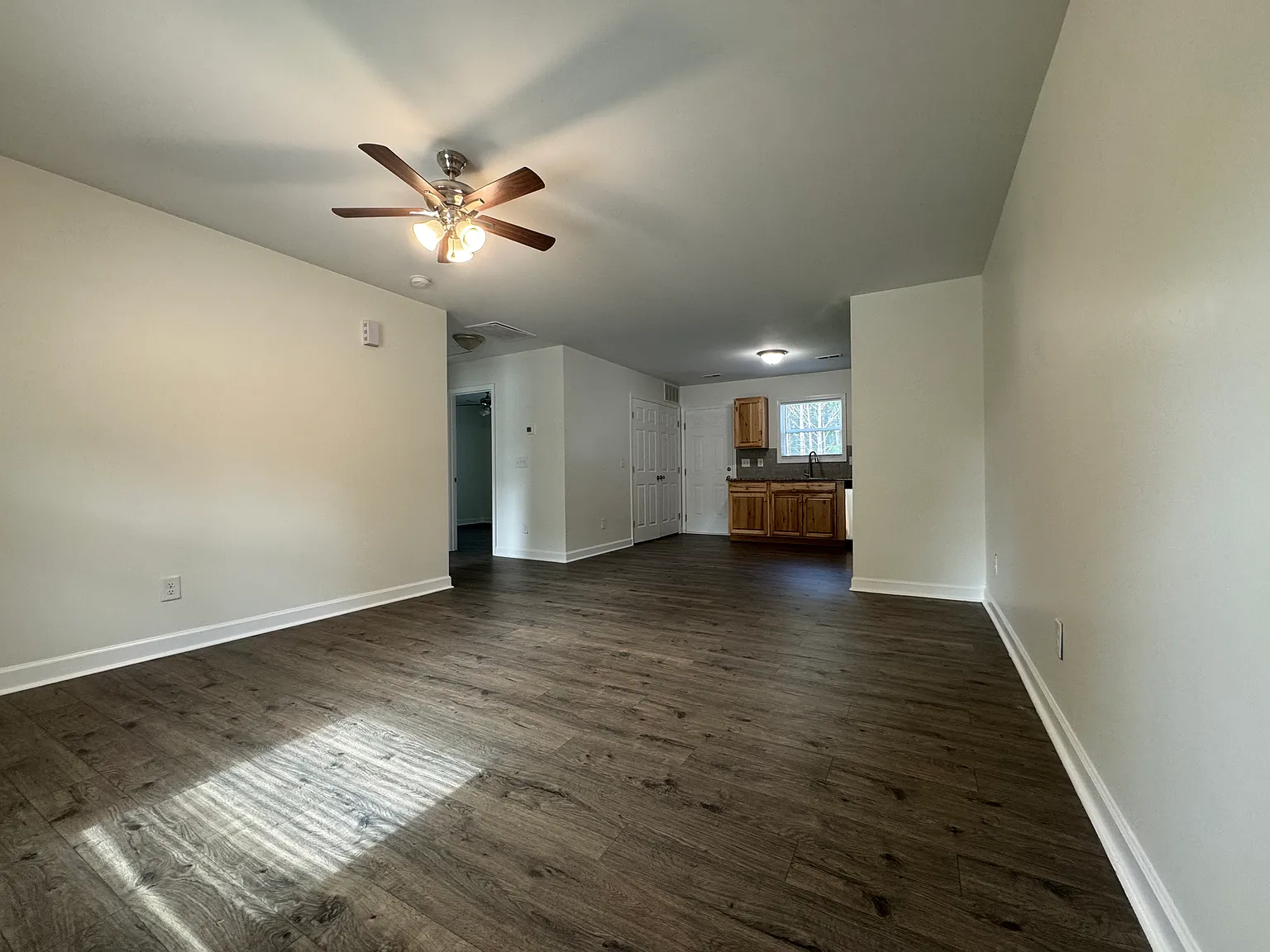 2 bed, 1000 sqft, $1,300 — Photo 2
