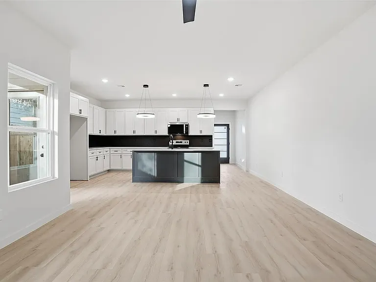 1435 N Main St #B — Photo 16