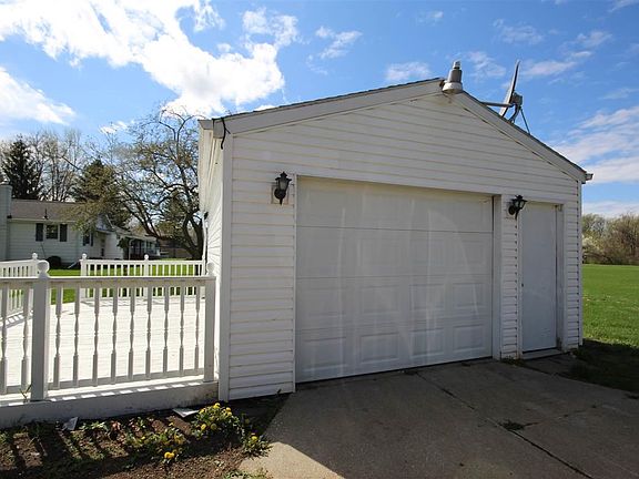 2nd image of 128 E Grove Ave