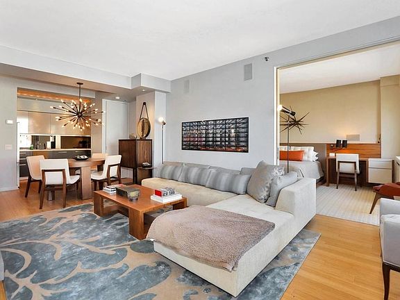 4th image of 505 W 47th St #Penthouse 4