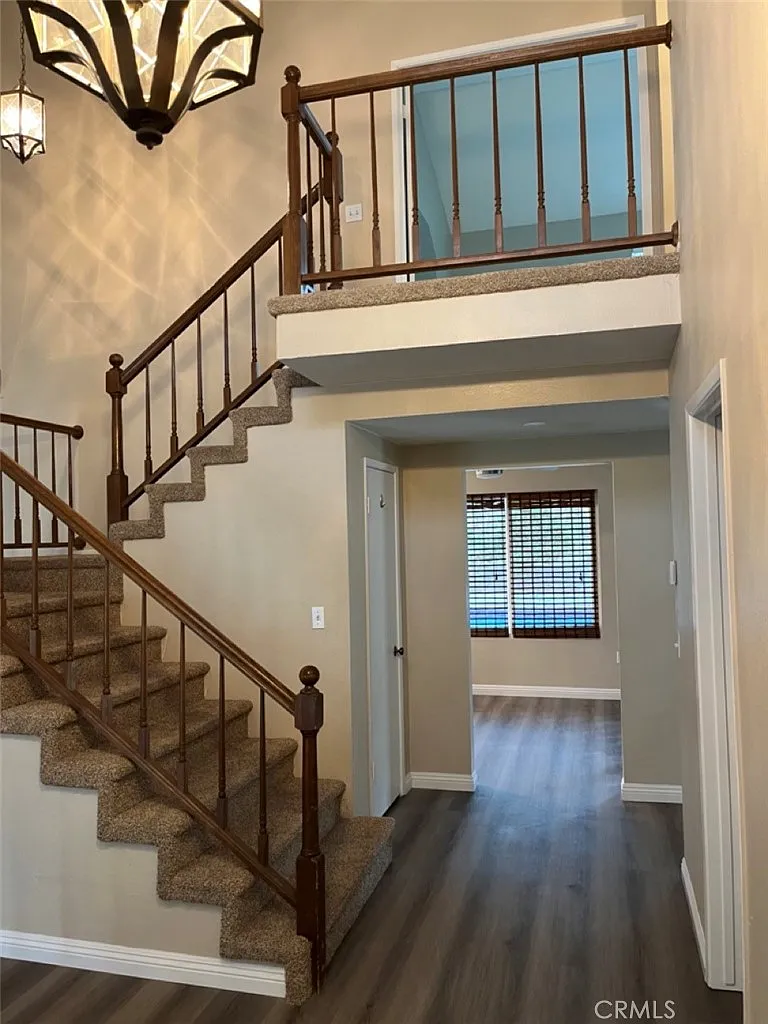 4 bed, 2.5 bath, 2379 sqft, $5,200 — Photo 2