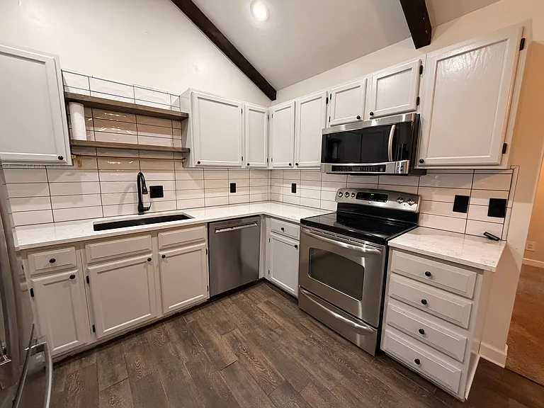 904 Kountze Memorial Dr — Photo 3