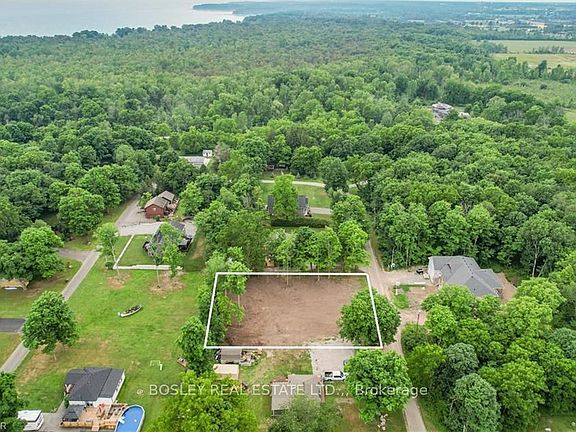 2nd image of 4909 Mapleview Cres