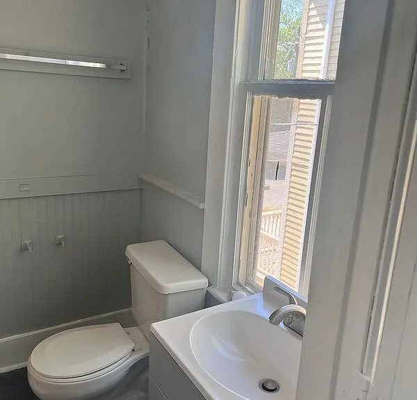 1357 Glover St — Photo 10