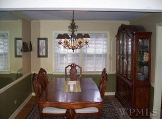 24 Calton Ln, New Rochelle, NY 10804