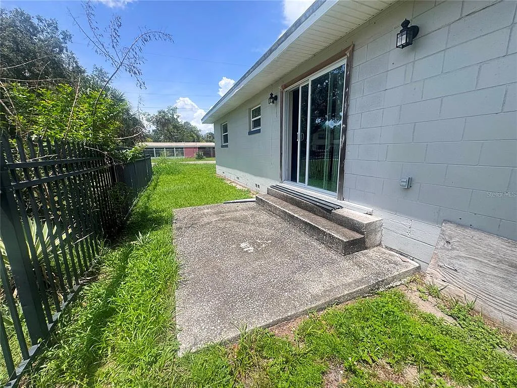 4 bed, 2.0 bath, 1425 sqft, $800 — Photo 2