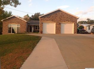 10369 Boleyn Rd, Dubuque, IA 52001