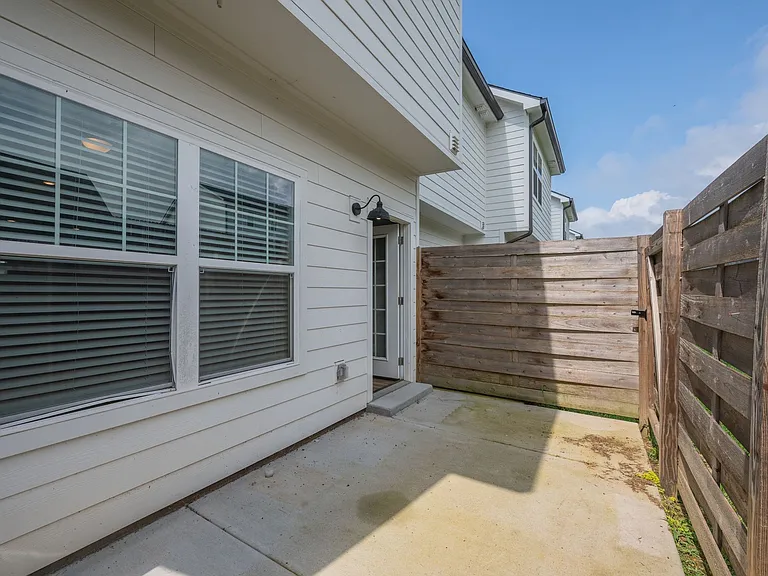 203 E Forge Ct — Photo 20