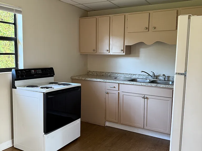 120 Laurel Oak St #2 — Photo 4