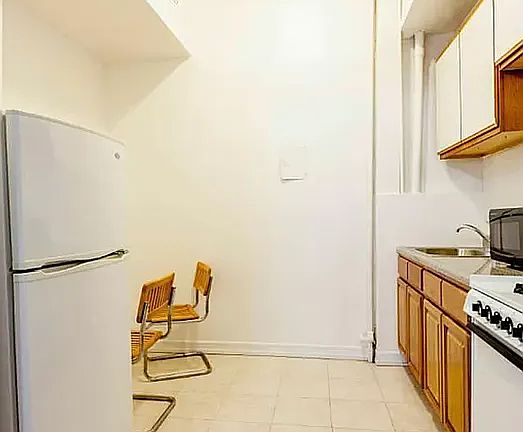 3rd image of 624 W End Ave APT 5