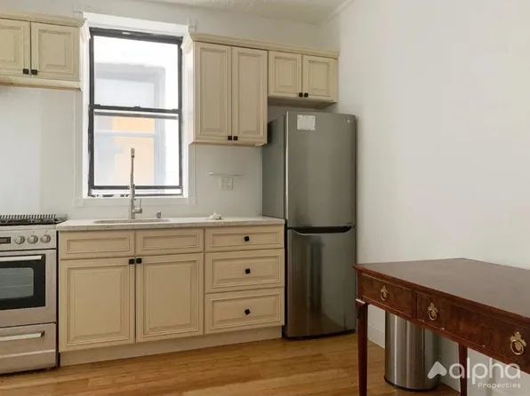 211 East 14th Street image 5 of 6