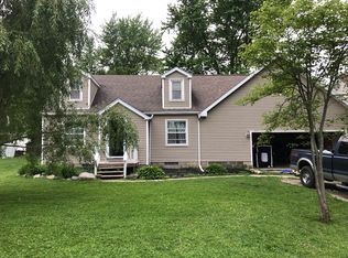 215 S Perry St, Congerville, IL 61729