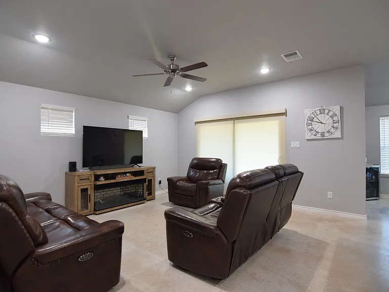 1464 Dryden Ave — Photo 7
