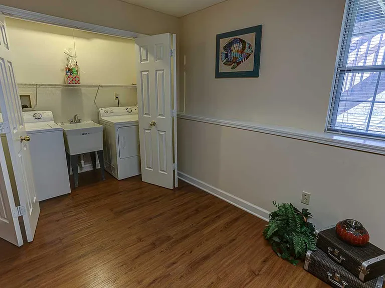 Hobby Room & Laundry