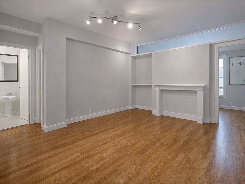 1st image of 450 W 50th St #4D