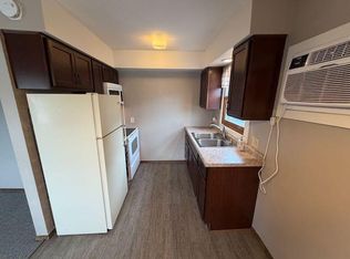 706 1st St S, Willmar, MN 56201